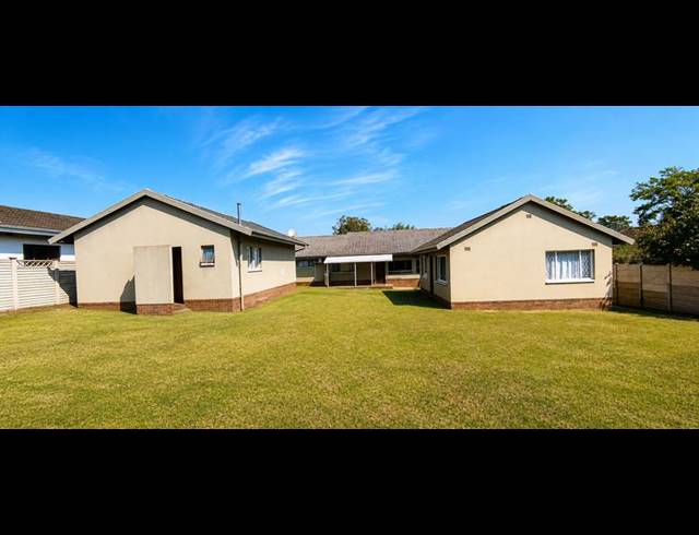 4 BEDROOM HOUSE FOR SALE IN HAYFIELDS